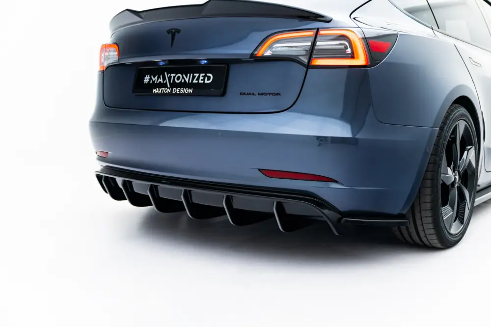 Maxton Design vložka zadního nárazníku ver.2 pro Tesla Model 3 Mk1, černý lesklý plast ABS Akční Nabídka