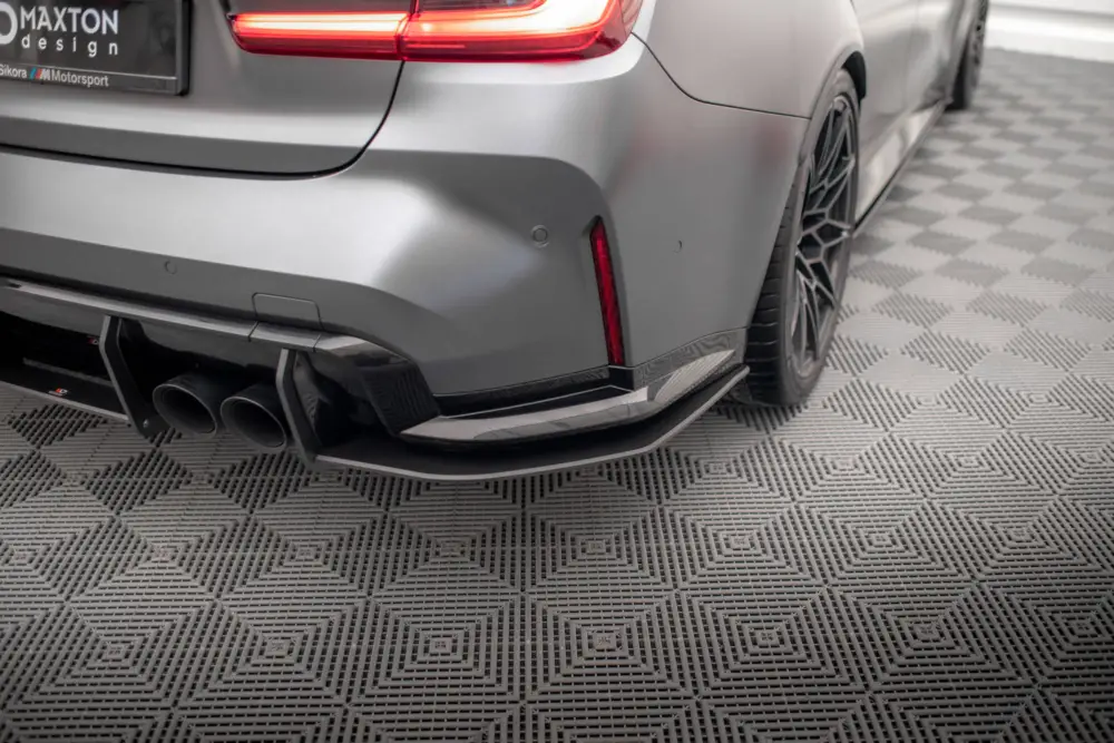 Maxton Design "Street Pro" boční difuzory pod zadní nárazník pro BMW M3 G80, plast ABS bez povrchové úpravy, s červenou linkou Sezónní Sleva