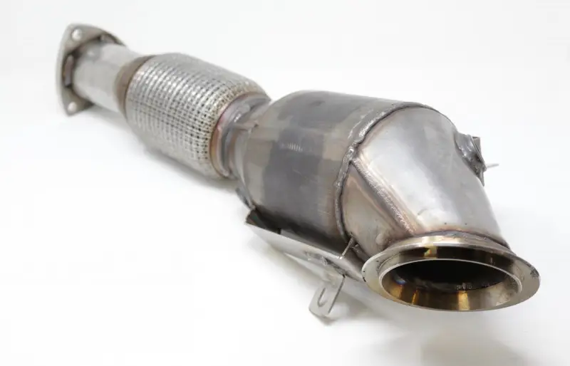 Milltek Sport downpipe a Hi-Flow sportovní katalyzátor pro Mercedes CLA CLA35 AMG 2.0 Turbo Coupe/Shooting Brake (bez OPF/GPF) 2019-2024 Víkendová Akce